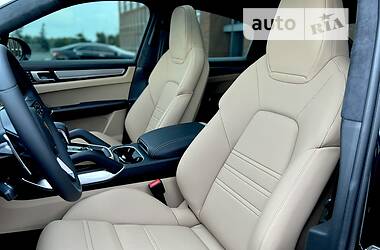 Внедорожник / Кроссовер Porsche Cayenne 2021 в 