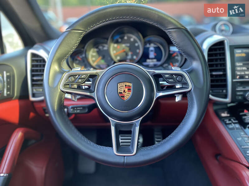 Внедорожник / Кроссовер Porsche Cayenne 2015 в Коломые