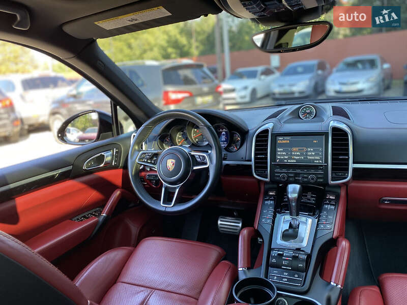 Внедорожник / Кроссовер Porsche Cayenne 2015 в Коломые
