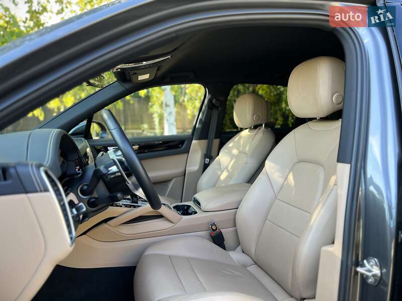 Позашляховик / Кросовер Porsche Cayenne 2018 в Одесі