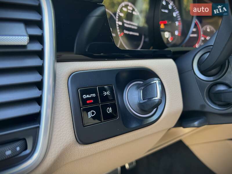 Позашляховик / Кросовер Porsche Cayenne 2018 в Одесі
