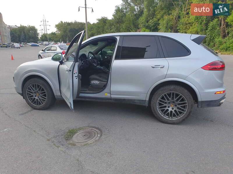 Внедорожник / Кроссовер Porsche Cayenne 2016 в Днепре