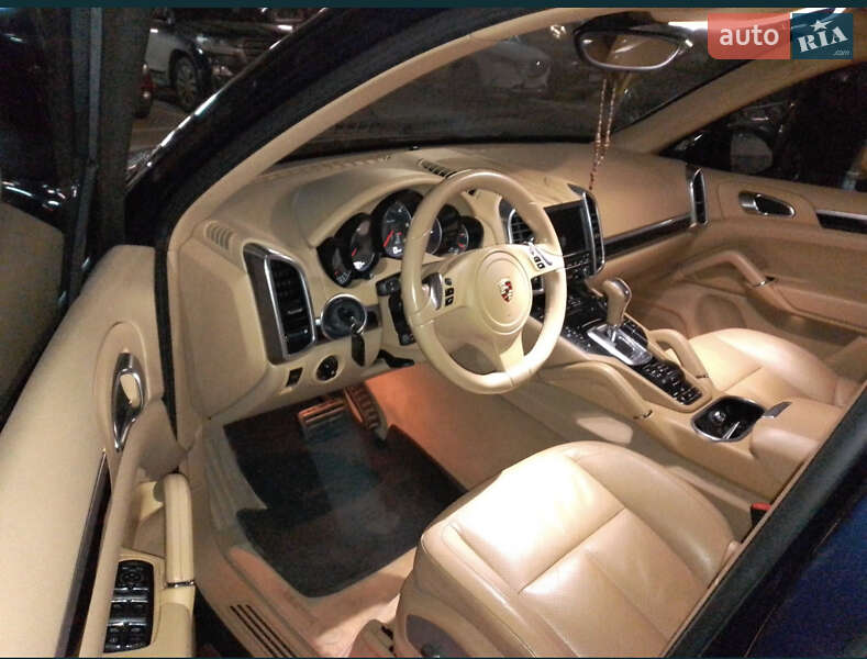 Внедорожник / Кроссовер Porsche Cayenne 2011 в Киеве