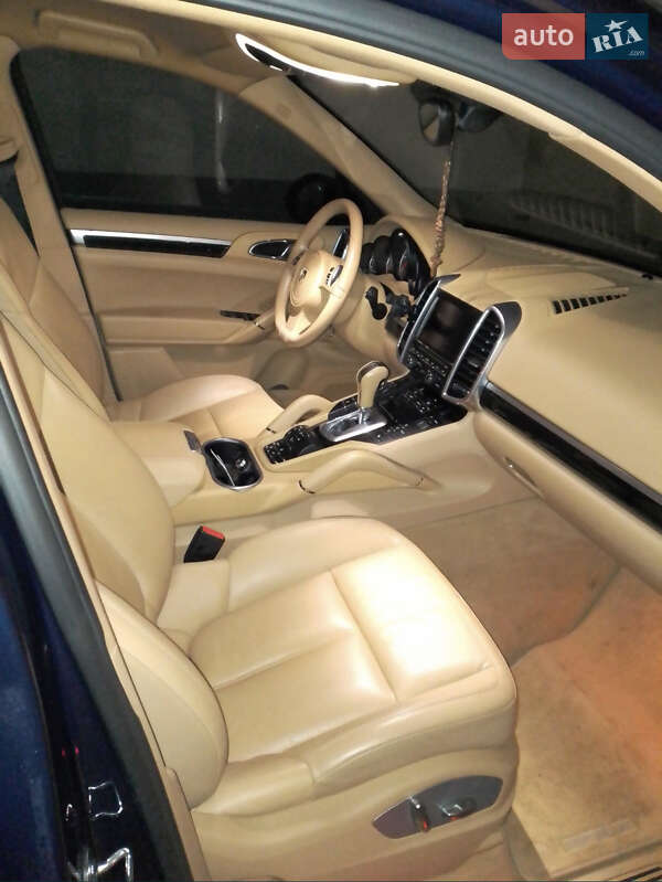 Внедорожник / Кроссовер Porsche Cayenne 2011 в Киеве