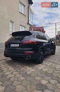 Позашляховик / Кросовер Porsche Cayenne 2015 в Чернівцях