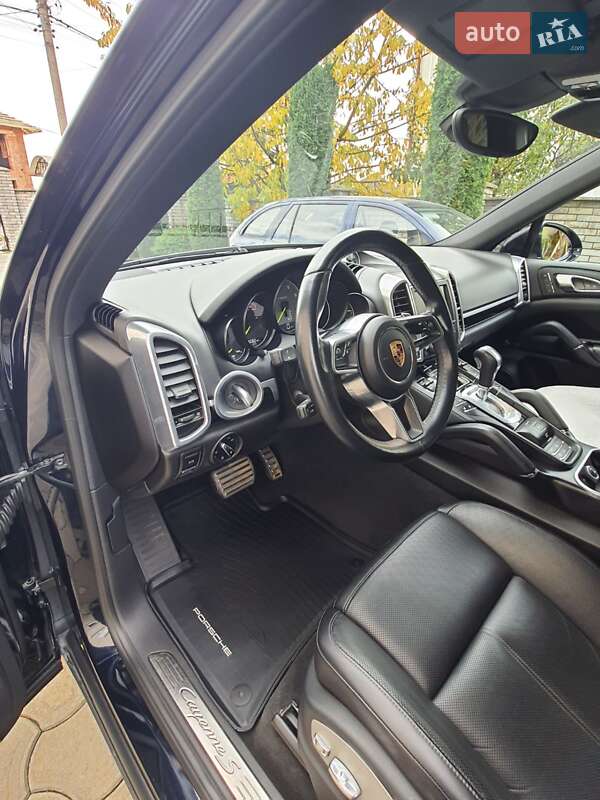 Внедорожник / Кроссовер Porsche Cayenne 2015 в Черновцах