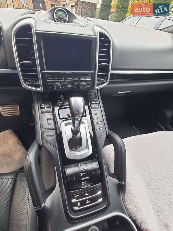Внедорожник / Кроссовер Porsche Cayenne 2015 в Черновцах