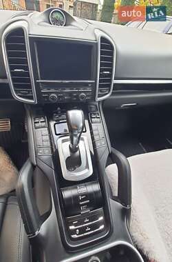 Внедорожник / Кроссовер Porsche Cayenne 2015 в 