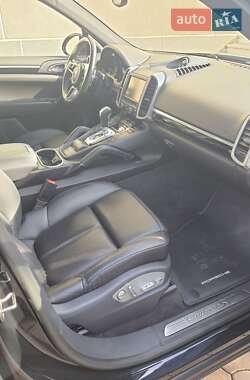 Внедорожник / Кроссовер Porsche Cayenne 2015 в Черновцах