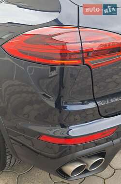 Внедорожник / Кроссовер Porsche Cayenne 2015 в Черновцах