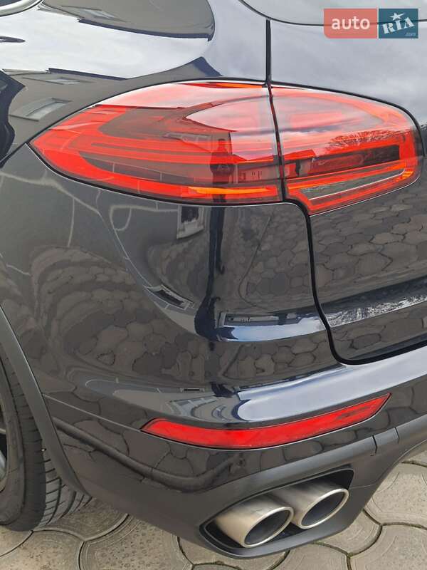 Внедорожник / Кроссовер Porsche Cayenne 2015 в Черновцах