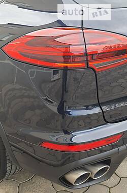 Позашляховик / Кросовер Porsche Cayenne 2015 в Чернівцях