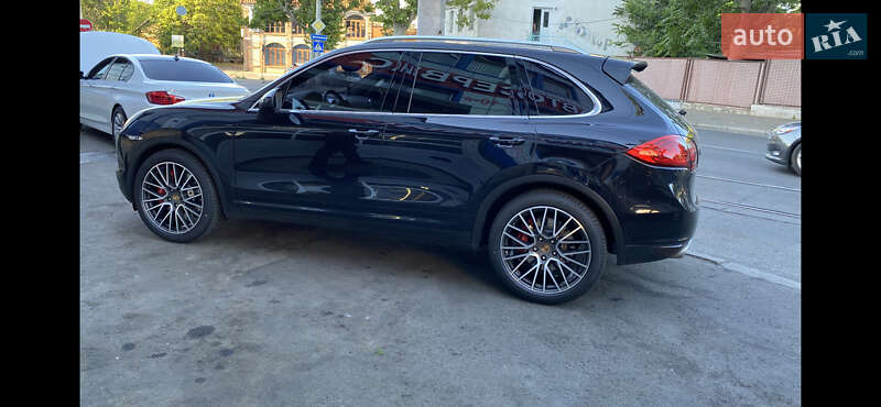 Позашляховик / Кросовер Porsche Cayenne 2010 в Одесі