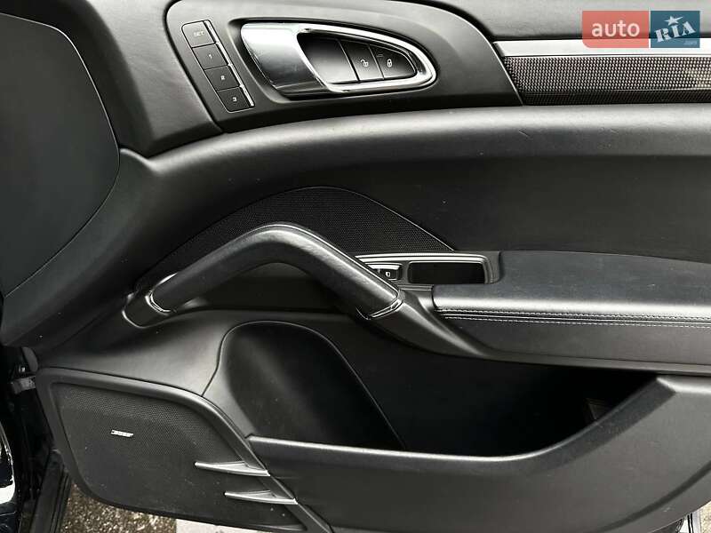 Позашляховик / Кросовер Porsche Cayenne 2013 в Харкові