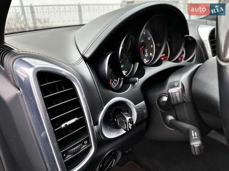 Позашляховик / Кросовер Porsche Cayenne 2013 в Харкові
