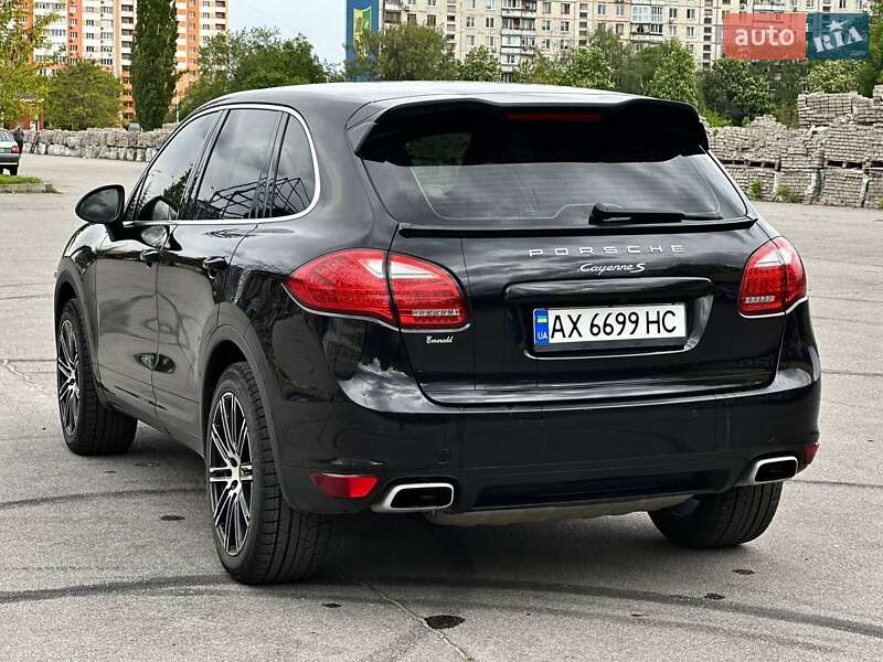 Позашляховик / Кросовер Porsche Cayenne 2013 в Харкові