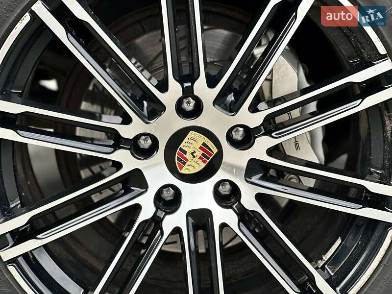 Позашляховик / Кросовер Porsche Cayenne 2013 в Харкові