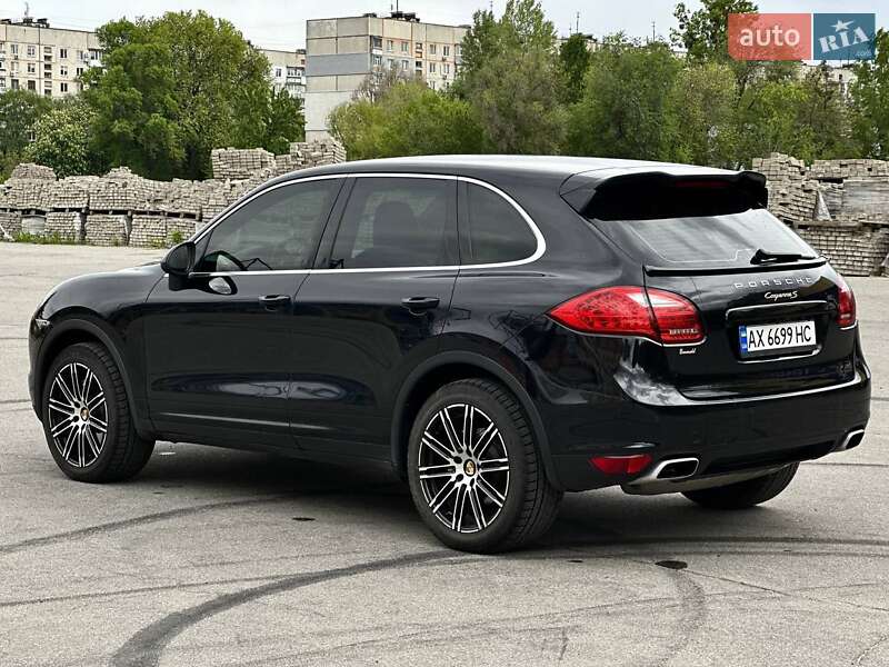 Позашляховик / Кросовер Porsche Cayenne 2013 в Харкові