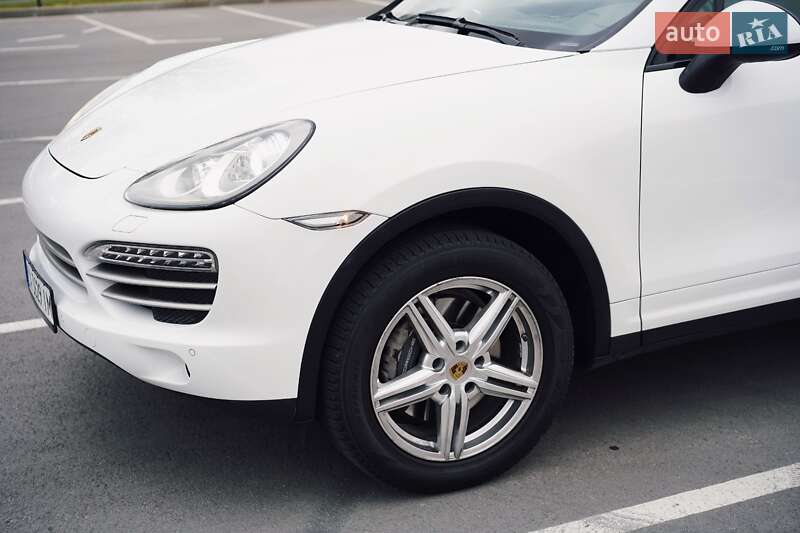 Позашляховик / Кросовер Porsche Cayenne 2014 в Києві