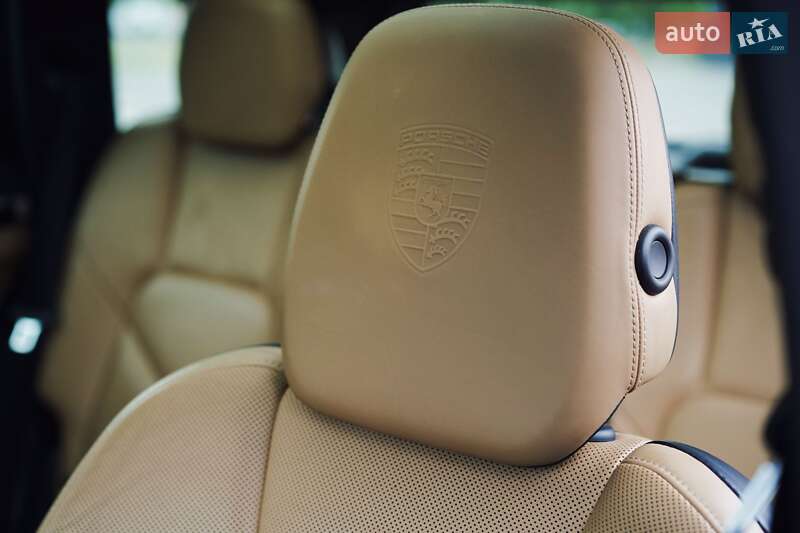 Позашляховик / Кросовер Porsche Cayenne 2014 в Києві