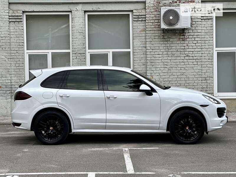 Внедорожник / Кроссовер Porsche Cayenne 2012 в Киеве