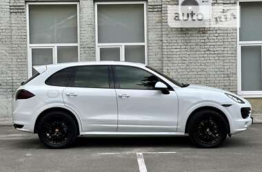 Позашляховик / Кросовер Porsche Cayenne 2012 в 