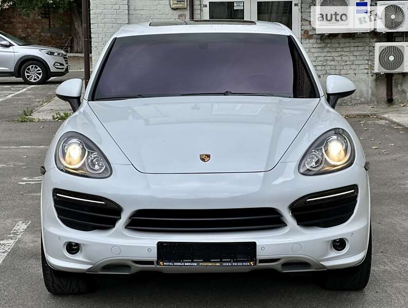 Внедорожник / Кроссовер Porsche Cayenne 2012 в Киеве
