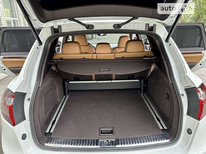 Внедорожник / Кроссовер Porsche Cayenne 2012 в Киеве
