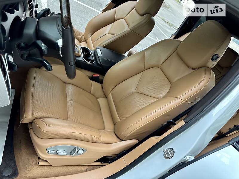 Внедорожник / Кроссовер Porsche Cayenne 2012 в Киеве