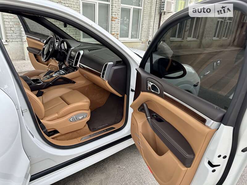 Внедорожник / Кроссовер Porsche Cayenne 2012 в Киеве