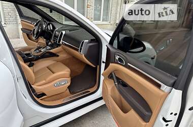 Позашляховик / Кросовер Porsche Cayenne 2012 в 