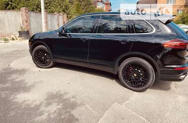 Внедорожник / Кроссовер Porsche Cayenne 2015 в 