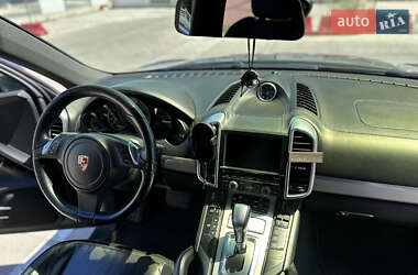 Внедорожник / Кроссовер Porsche Cayenne 2012 в 
