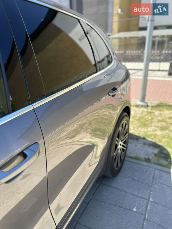 Позашляховик / Кросовер Porsche Cayenne 2012 в Кривому Розі