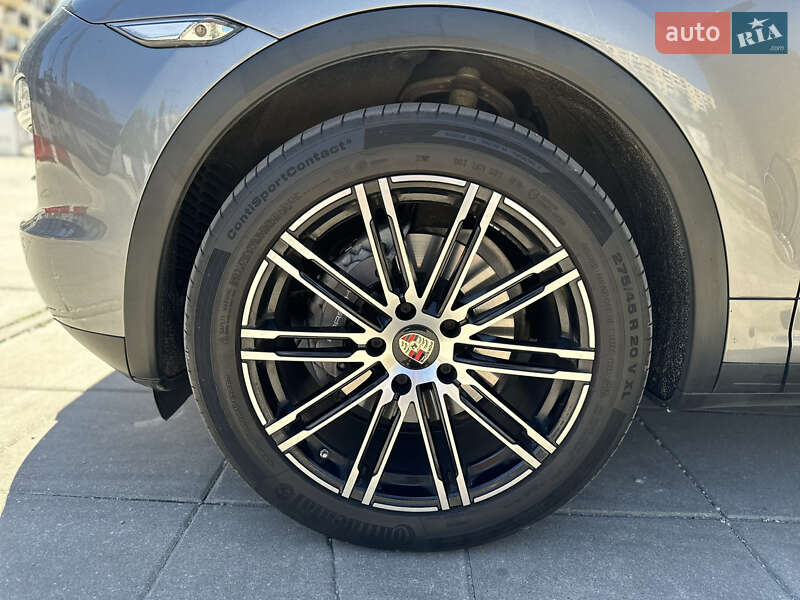 Позашляховик / Кросовер Porsche Cayenne 2012 в Кривому Розі