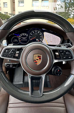 Внедорожник / Кроссовер Porsche Cayenne 2018 в 
