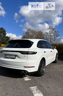 Внедорожник / Кроссовер Porsche Cayenne 2018 в 