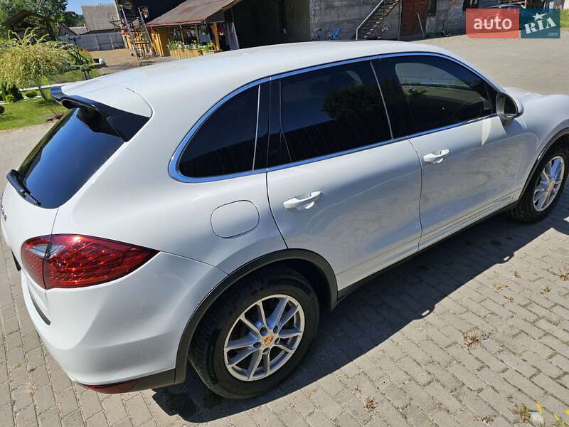 Внедорожник / Кроссовер Porsche Cayenne 2012 в Луцке