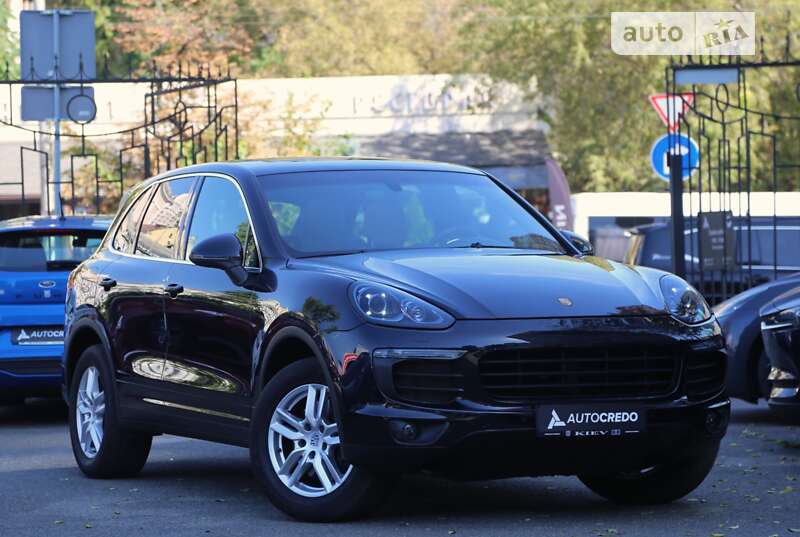 Внедорожник / Кроссовер Porsche Cayenne 2016 в 