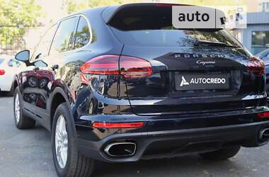 Внедорожник / Кроссовер Porsche Cayenne 2016 в 