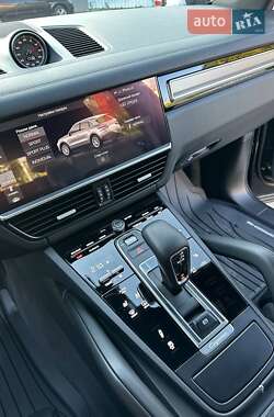 Внедорожник / Кроссовер Porsche Cayenne 2017 в 