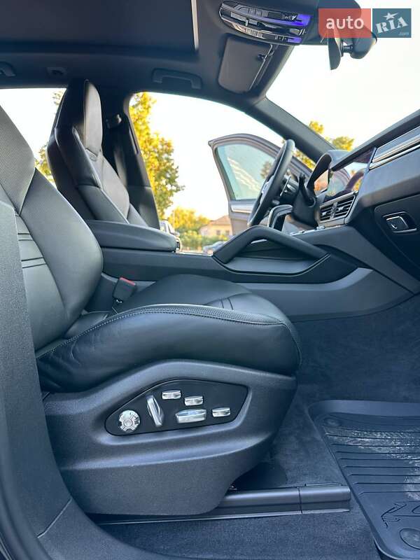 Внедорожник / Кроссовер Porsche Cayenne 2017 в Киеве