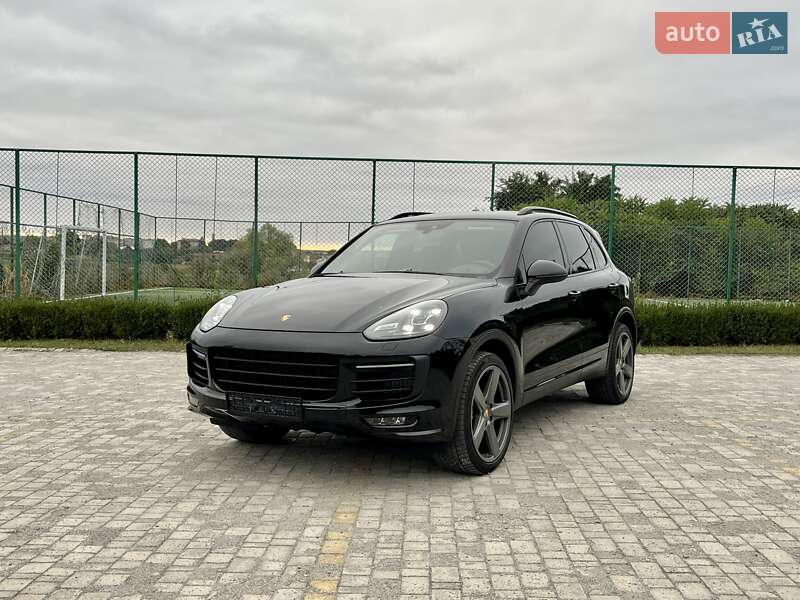 Внедорожник / Кроссовер Porsche Cayenne 2015 в 