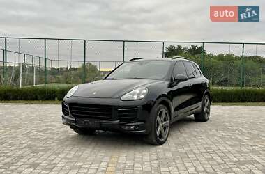 Внедорожник / Кроссовер Porsche Cayenne 2015 в 