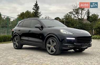 Внедорожник / Кроссовер Porsche Cayenne 2015 в 