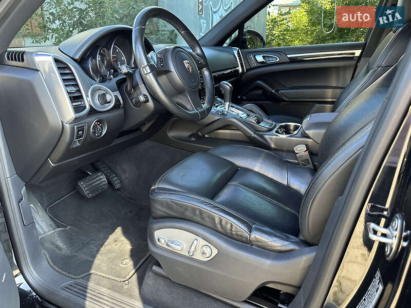 Внедорожник / Кроссовер Porsche Cayenne 2013 в Черновцах