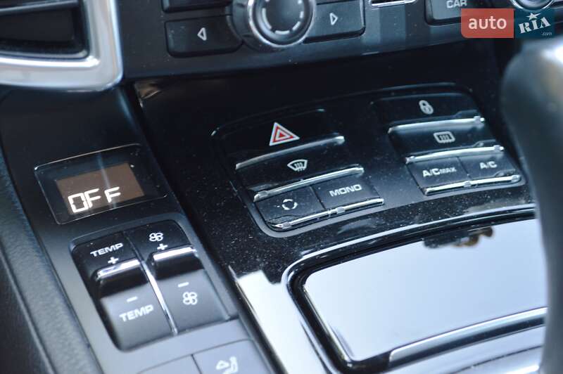 Внедорожник / Кроссовер Porsche Cayenne 2012 в Одессе