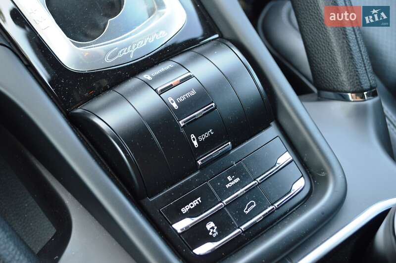 Внедорожник / Кроссовер Porsche Cayenne 2012 в Одессе
