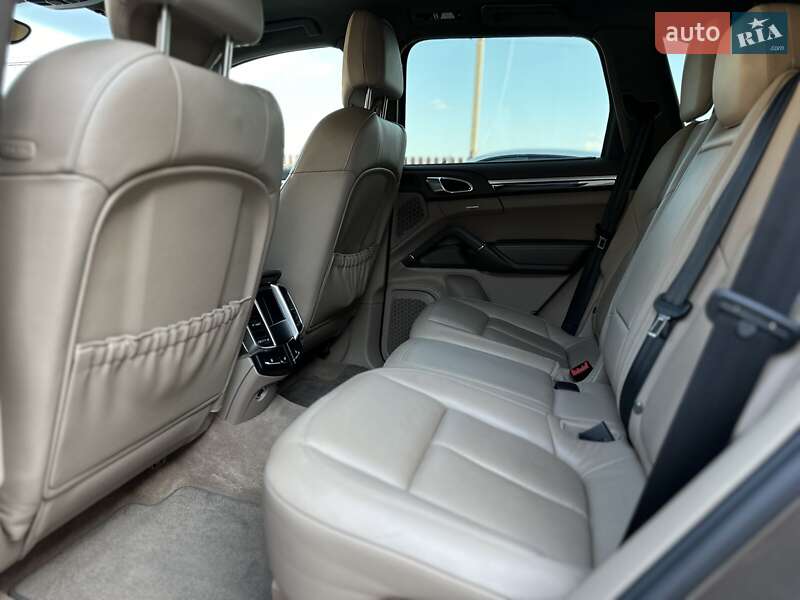 Внедорожник / Кроссовер Porsche Cayenne 2012 в Калуше