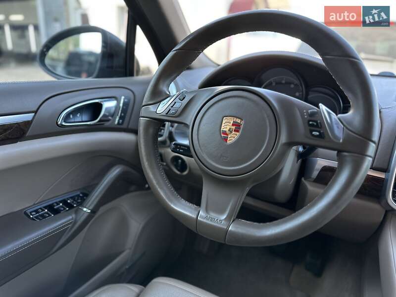 Внедорожник / Кроссовер Porsche Cayenne 2012 в Калуше